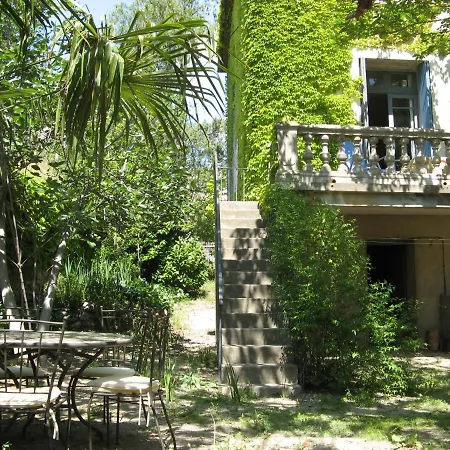 Les Remparts Bed & Breakfast *