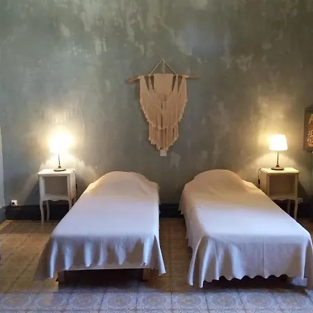 Les Remparts Bed & Breakfast Capestang